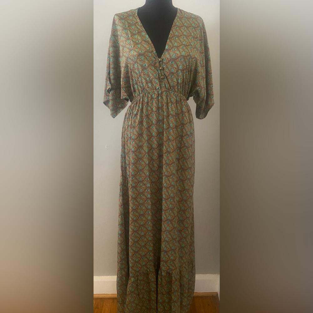 Beautiful flowy dress!